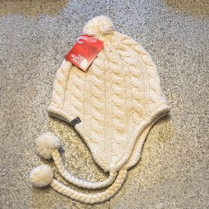 NWT Women’s The North Face Cream Fuzzy Earflap Cap MSRP $40